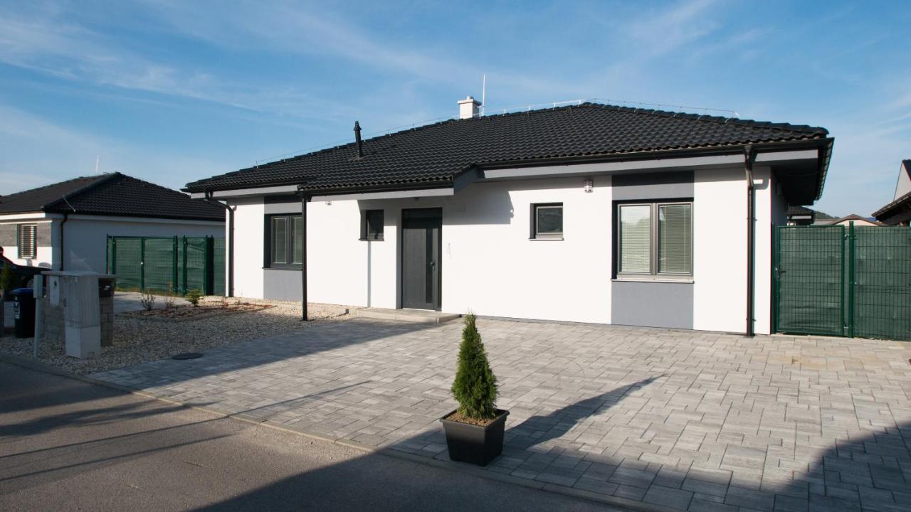 Royal House Trencin Vila Exterior foto
